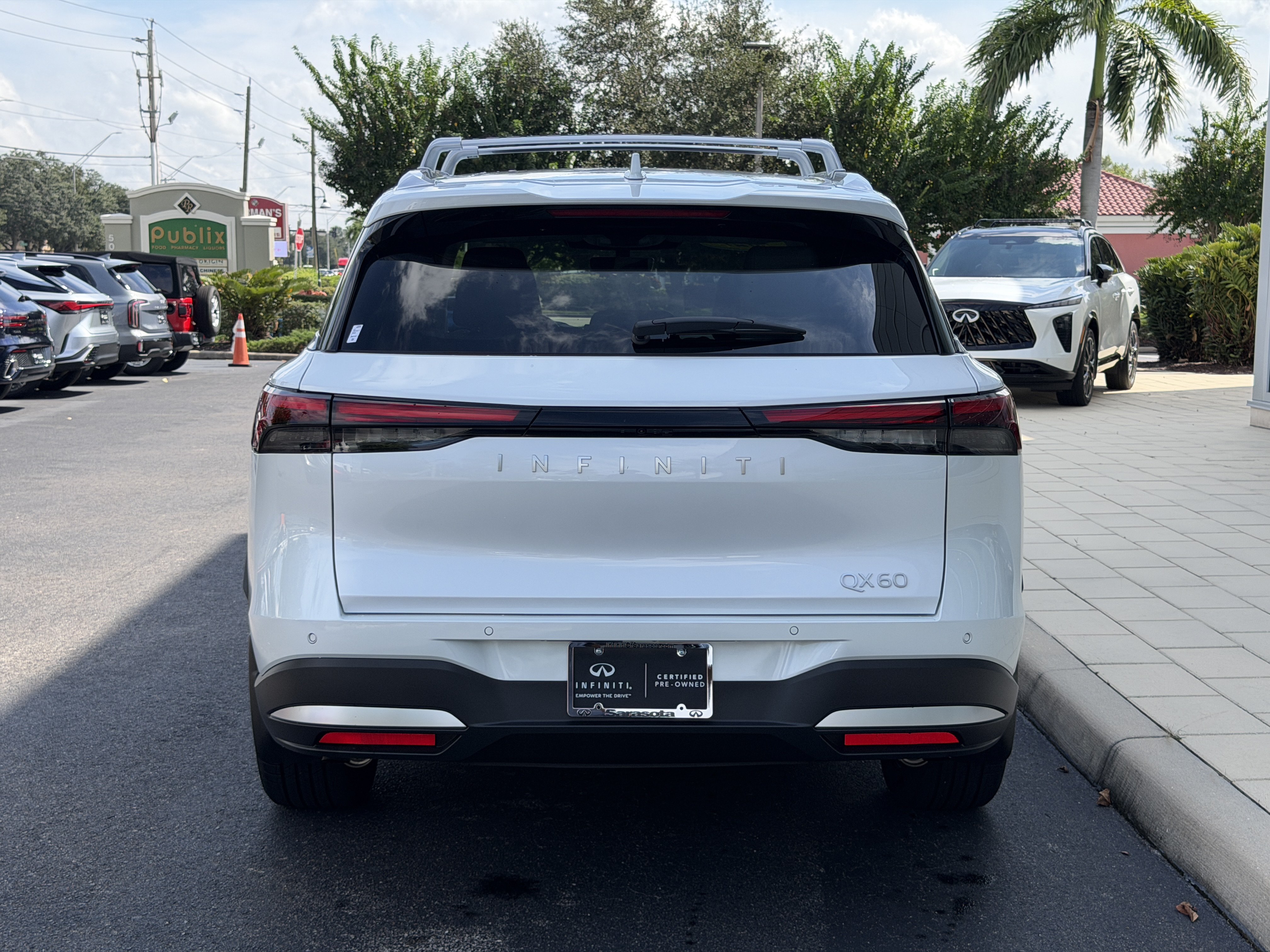 Certified 2027 INFINITI QX60 Luxe w/ Family Package FWD image 6