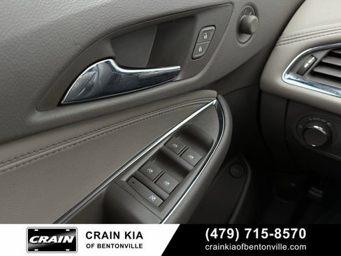 Used 2017 Chevrolet Cruze Premier w/ Enhanced Convenience Package FWD image 10