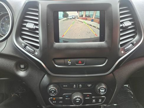 Used 2019 Jeep Cherokee Latitude Plus w/ Cold Weather Group AWD/4WD image 14