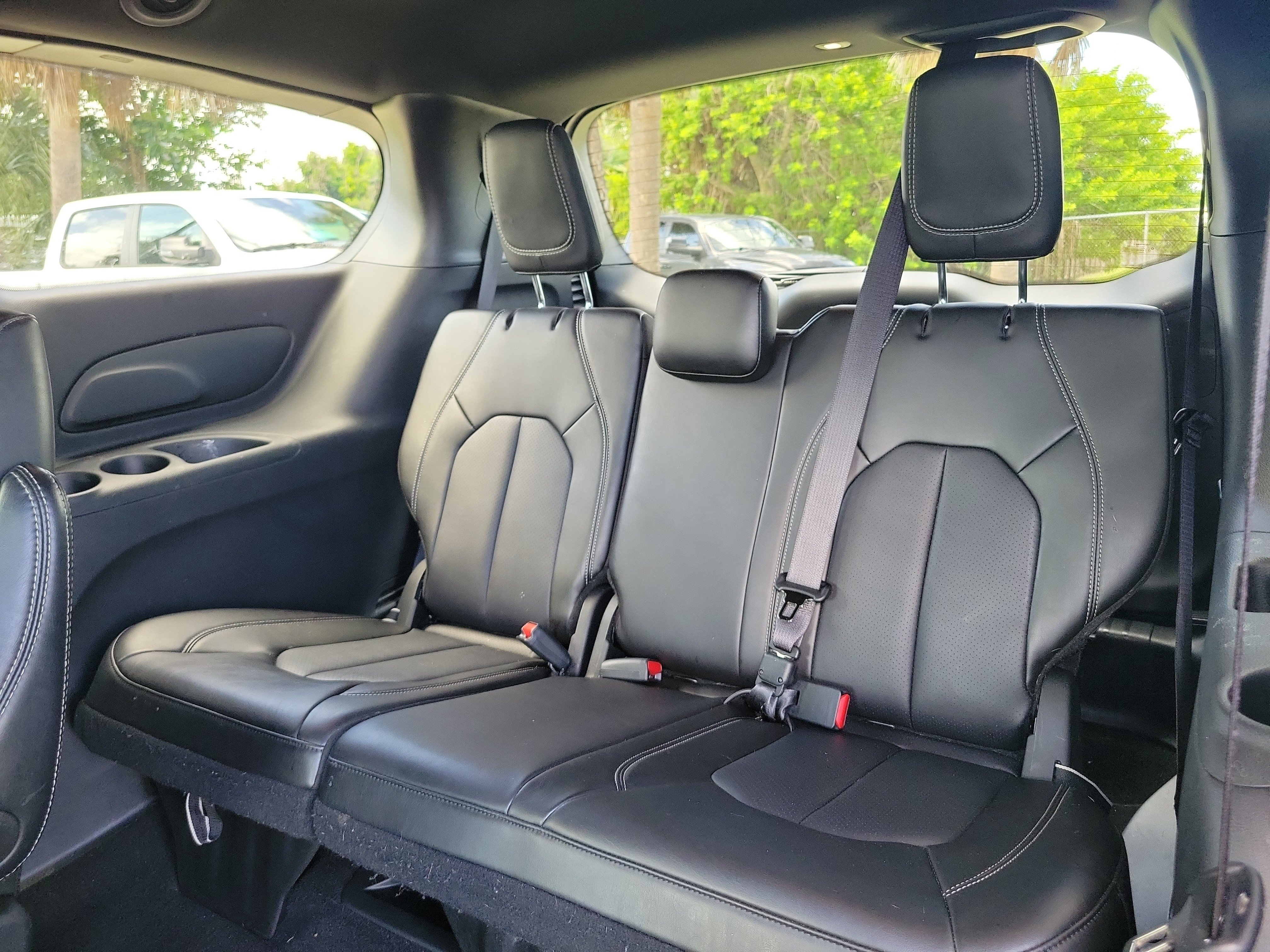 Used 2026 Chrysler Pacifica Select FWD image 9