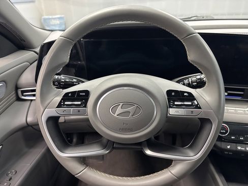 Used 2025 Hyundai Elantra SEL image 35