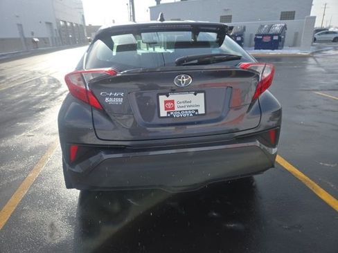 Used 2022 Toyota C-HR XLE image 5