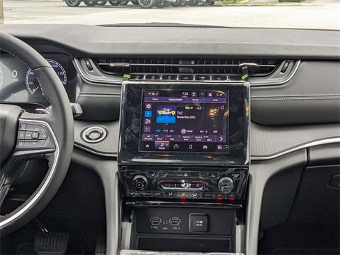 New 2025 Jeep Grand Cherokee Laredo X w/ Luxury Tech Group I image 18