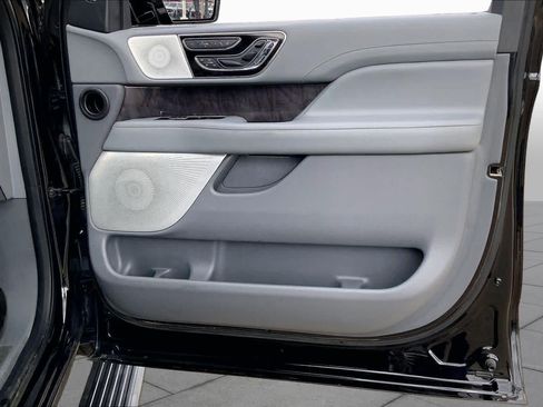 Used 2019 Lincoln Navigator Reserve AWD/4WD image 22
