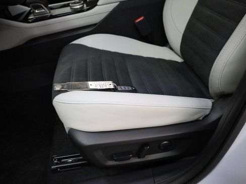 New 2025 Mitsubishi Outlander SE image 16