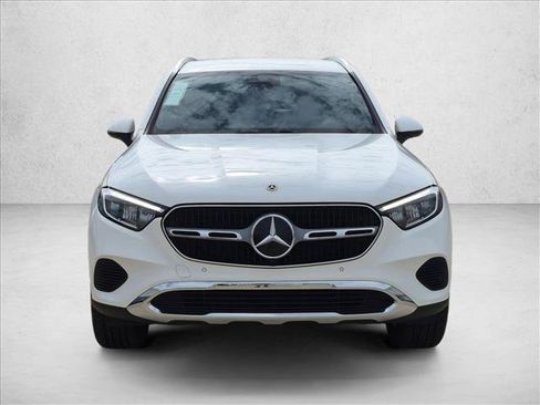 Used 2025 Mercedes-Benz GLC 300 image 2