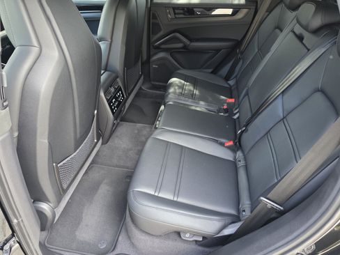 Used 2025 Porsche Cayenne GTS AWD/4WD image 14