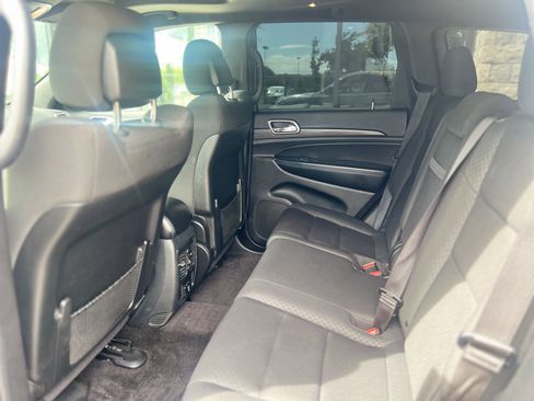 Used 2019 Jeep Grand Cherokee Laredo image 33