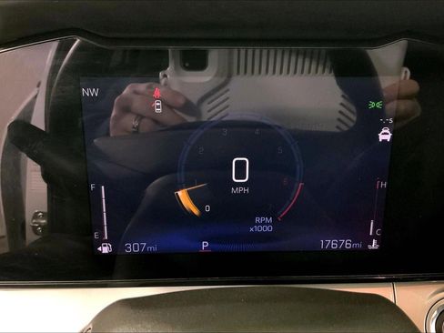 Used 2025 Chevrolet Trax LT w/ LT Convenience Package image 20