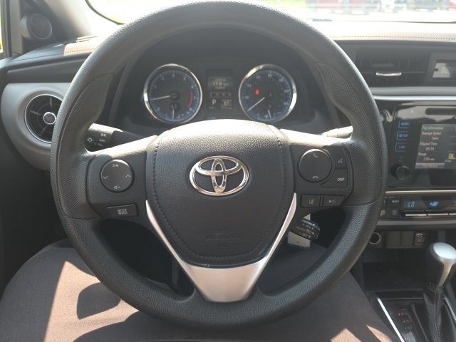 Used 2018 Toyota Corolla LE w/ Carpet Mat Package (TMS) FWD image 30