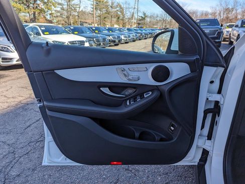 Used 2021 Mercedes-Benz GLC 300 4MATIC image 11