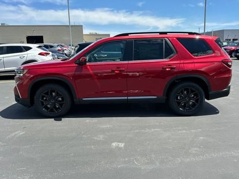 New 2025 Honda Pilot Touring image 2