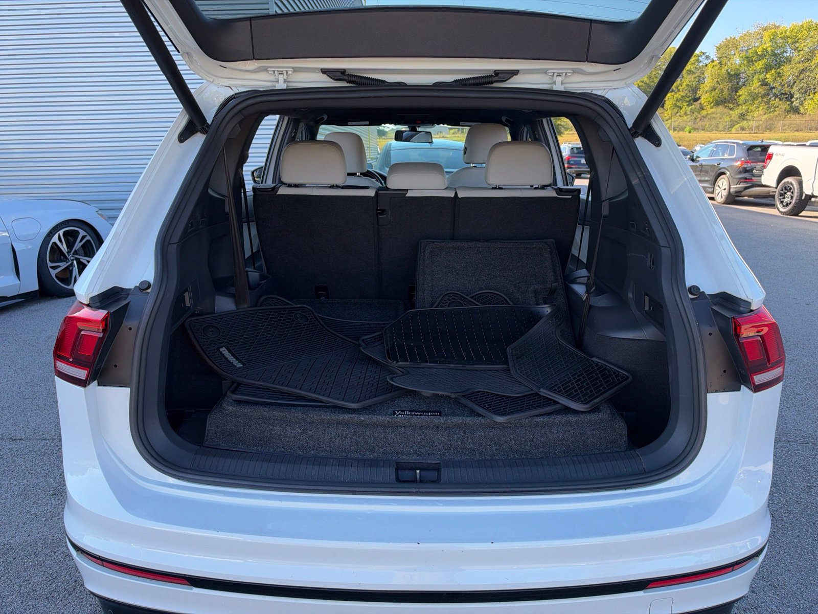 Used 2019 Volkswagen Tiguan SEL Premium R-Line FWD image 33