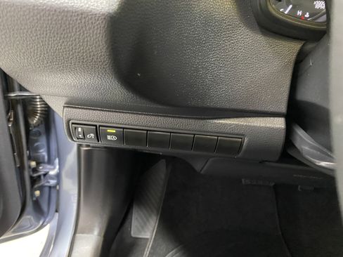 Used 2025 Toyota Corolla SE image 33