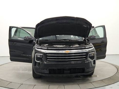Used 2025 Chevrolet Traverse LT image 10