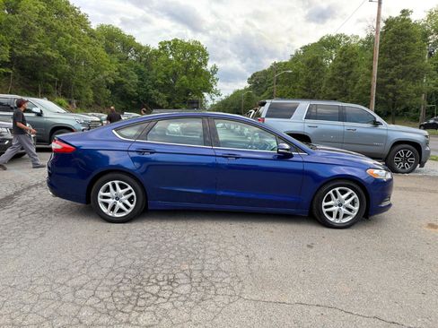 Used 2015 Ford Fusion SE FWD image 4