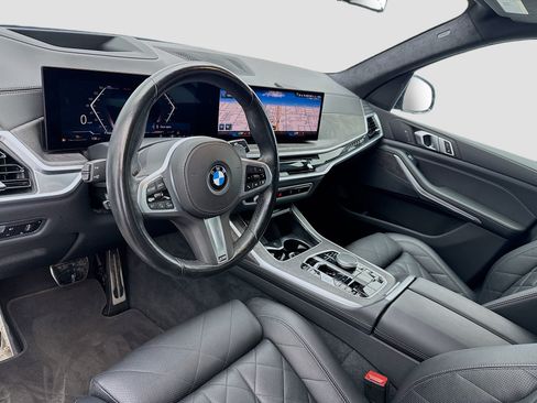 Used 2023 BMW X7 xDrive40i w/ M Sport Package AWD/4WD image 7