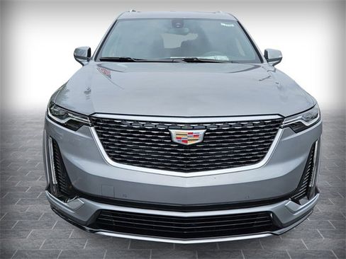 New 2025 Cadillac XT6 Luxury image 5