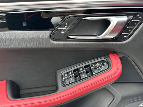 Certified 2024 Porsche Macan S image 12