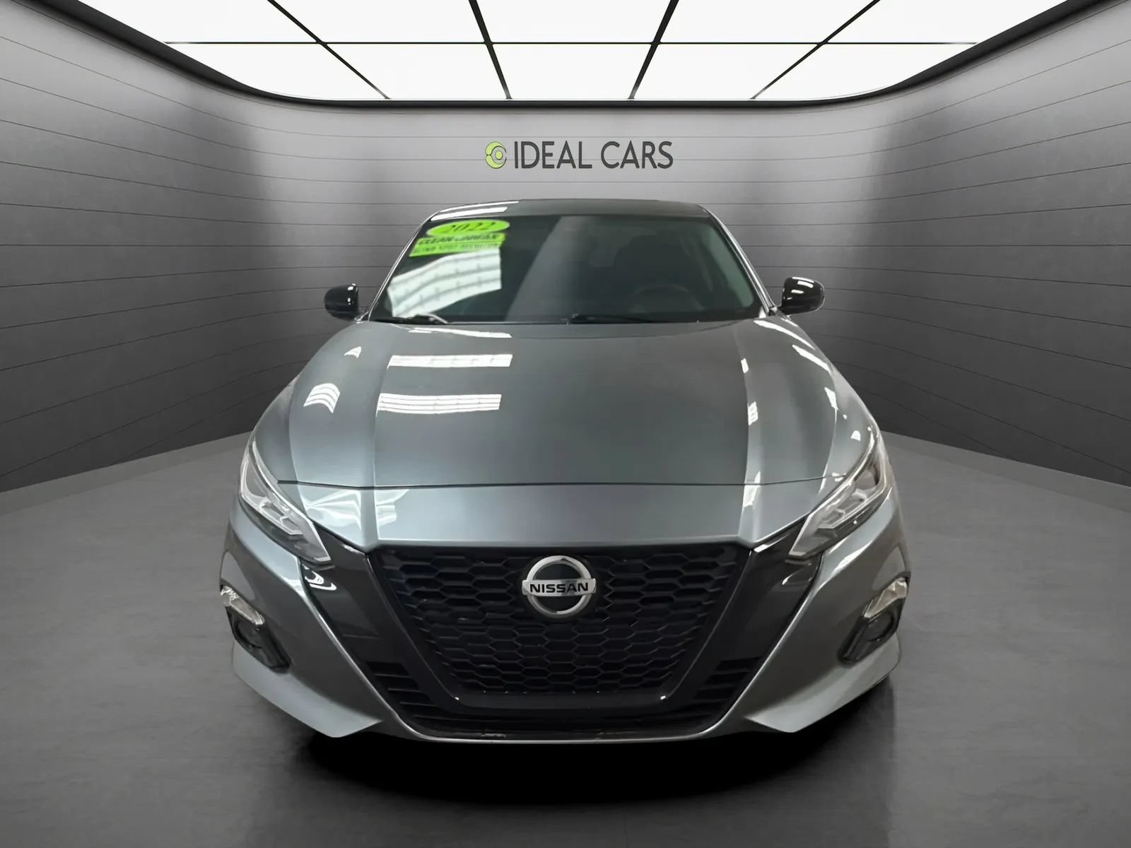 Used 2022 Nissan Altima 2.5 SR w/ Midnight Edition Package FWD image 2