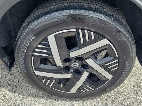 Certified 2025 Nissan Kicks SV w/ Charging Package FWD image 6