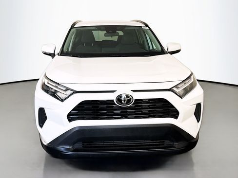 Used 2022 Toyota RAV4 XLE FWD image 2