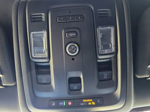Used 2023 GMC Yukon XL SLT AWD/4WD image 37