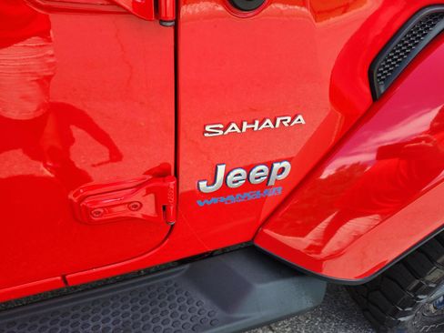Used 2021 Jeep Wrangler Unlimited Sahara w/ Cold Weather Group AWD/4WD image 7