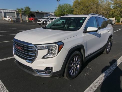 Used 2023 GMC Terrain SLT w/ Infotainment Package II image 2