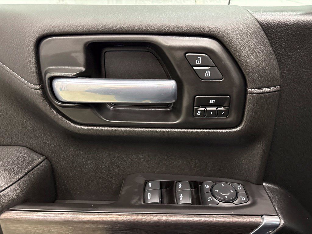 Used 2021 Chevrolet Silverado 1500 LTZ w/ Technology Package AWD/4WD image 17