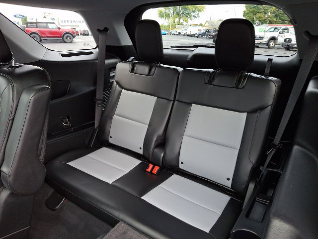 Used 2022 Ford Explorer XLT w/ Equipment Group 202A AWD/4WD image 11