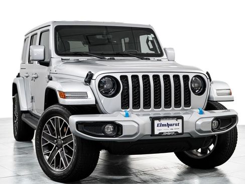 Used 2023 Jeep Wrangler Unlimited Sahara AWD/4WD image 3