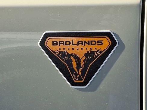 New 2025 Ford Bronco Badlands w/ Sasquatch Package AWD/4WD image 10