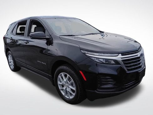 Certified 2023 Chevrolet Equinox LS w/ LS Convenience Package AWD/4WD image 3