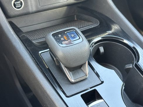 Used 2022 Nissan Rogue SV AWD/4WD image 17