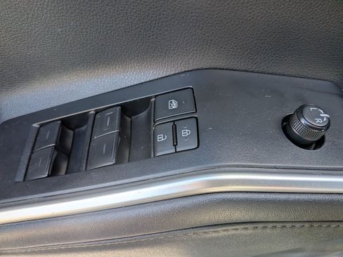 Used 2022 Toyota Highlander XLE image 12