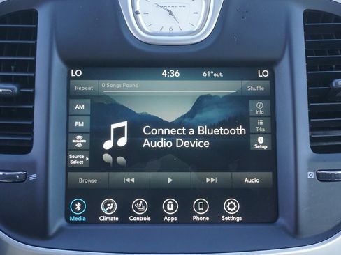 Used 2023 Chrysler 300 Touring L image 12