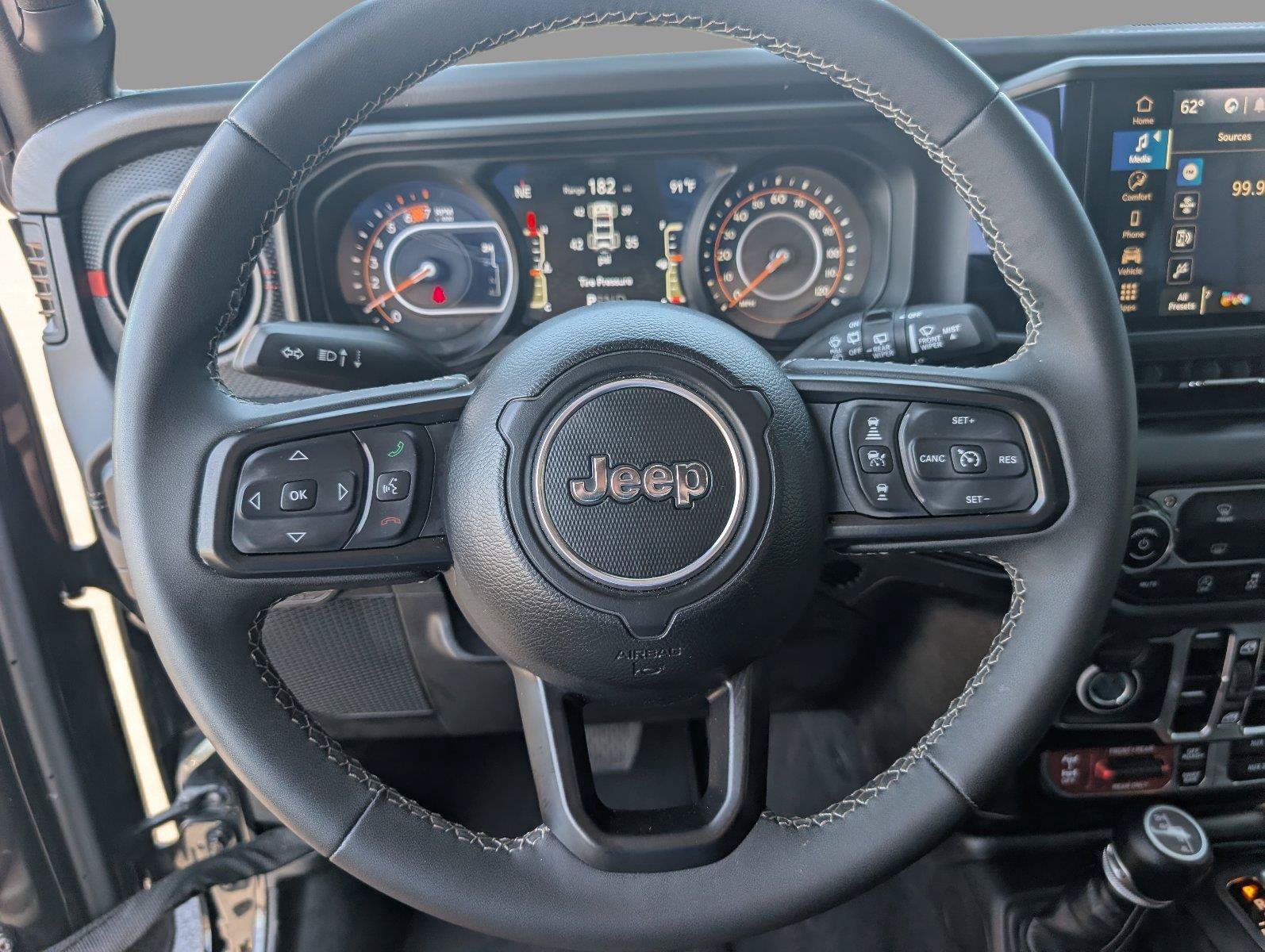 Used 2025 Jeep Wrangler Unlimited Rubicon AWD/4WD image 27