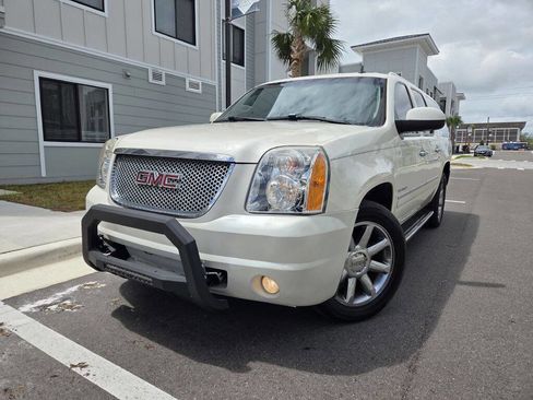 Used 2013 GMC Yukon XL Denali image 1