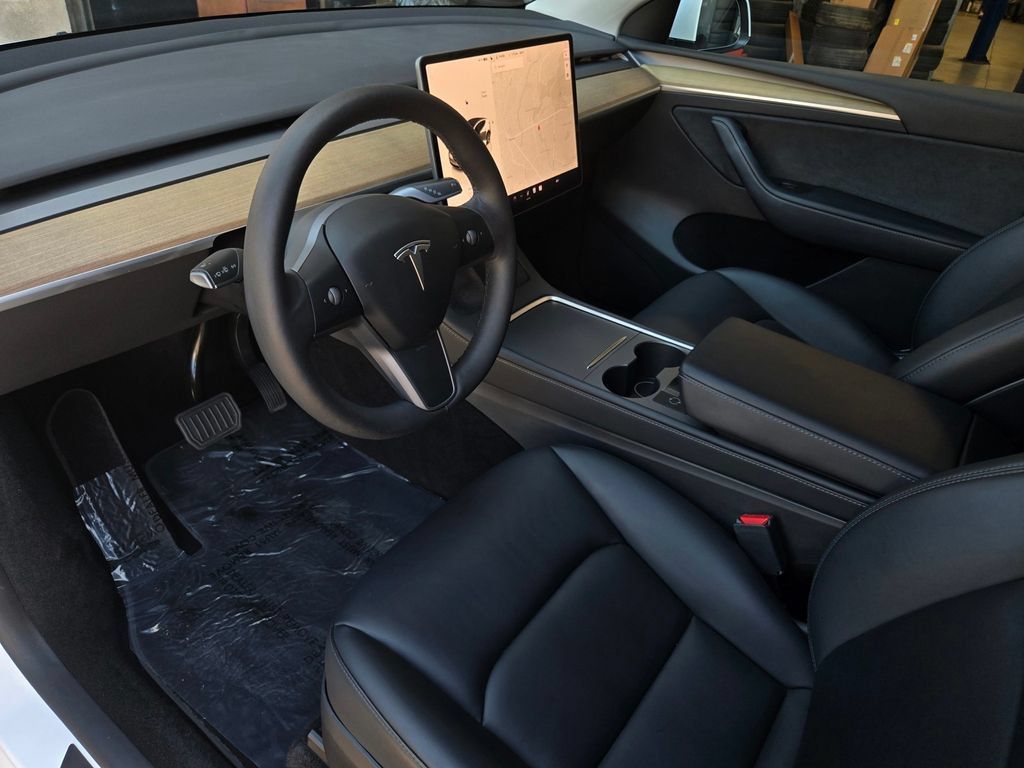 Used 2023 Tesla Model Y Long Range AWD/4WD image 10
