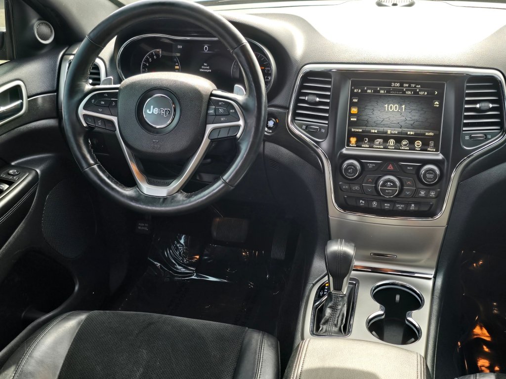 Used 2017 Jeep Grand Cherokee Altitude AWD/4WD image 3