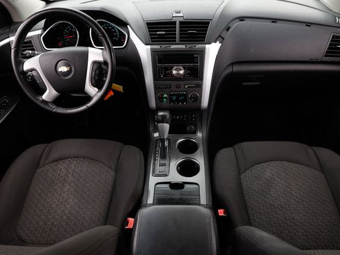 Used 2012 Chevrolet Traverse LT image 2