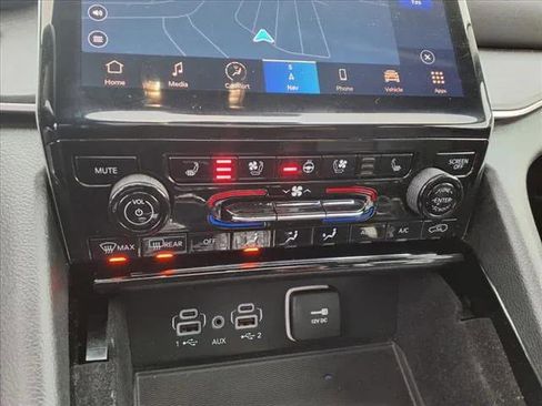 Certified 2022 Jeep Grand Cherokee L Limited w/ Luxury Tech Group II image 17