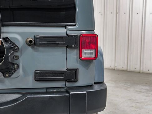 Used 2014 Jeep Wrangler Unlimited Rubicon w/ Connectivity Group image 47