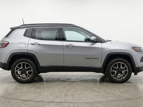 Used 2025 Jeep Compass Trailhawk AWD/4WD image 11