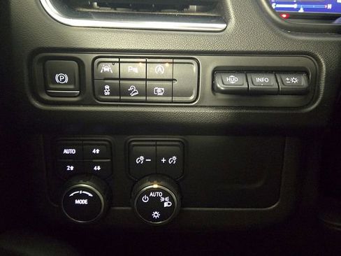 Used 2023 Chevrolet Tahoe Premier AWD/4WD image 26