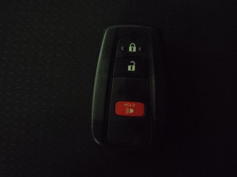 Used 2022 Toyota Prius LE image 32