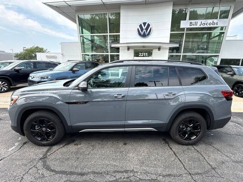 Used 2024 Volkswagen Atlas Peak Edition SEL AWD/4WD image 3