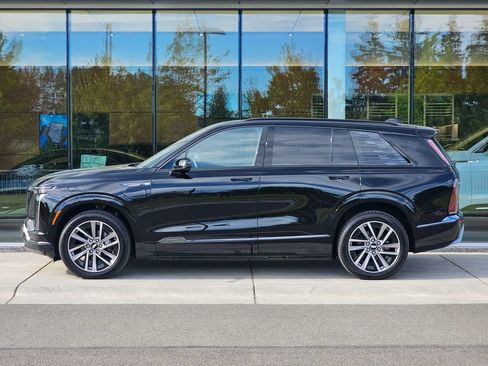 Used 2026 Cadillac Vistiq Sport AWD/4WD image 2