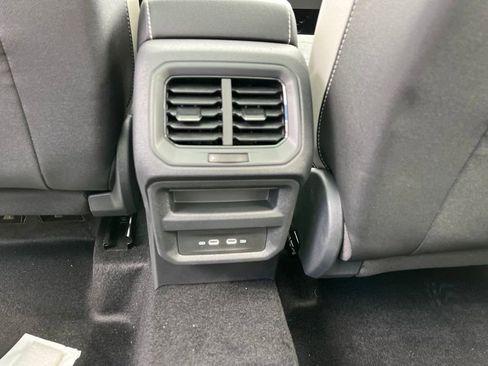 New 2026 Volkswagen Taos SE AWD/4WD image 14